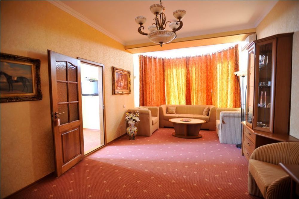Diplomat Club Hotel Chişinău Esterno foto