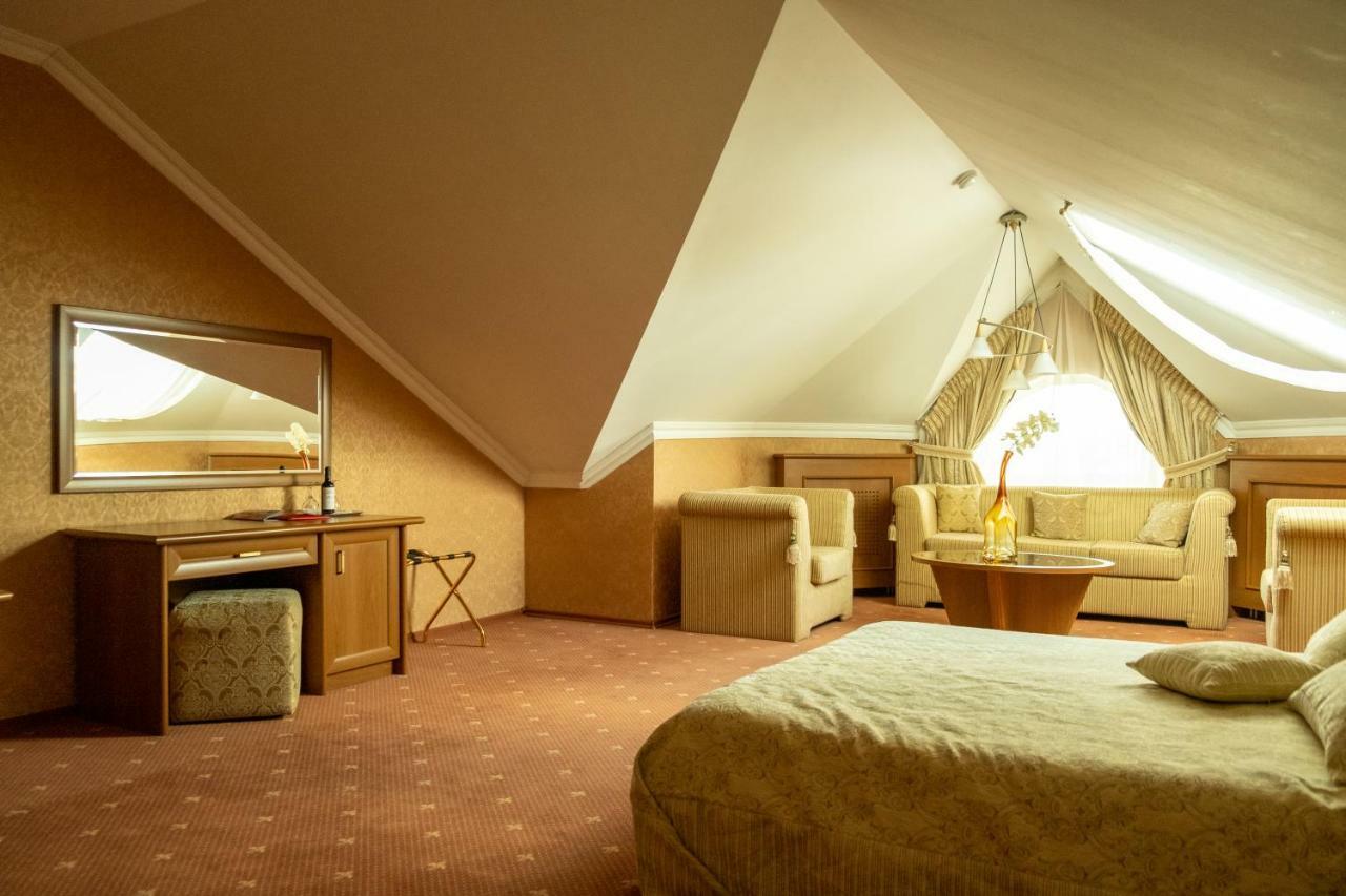 Diplomat Club Hotel Chişinău Esterno foto