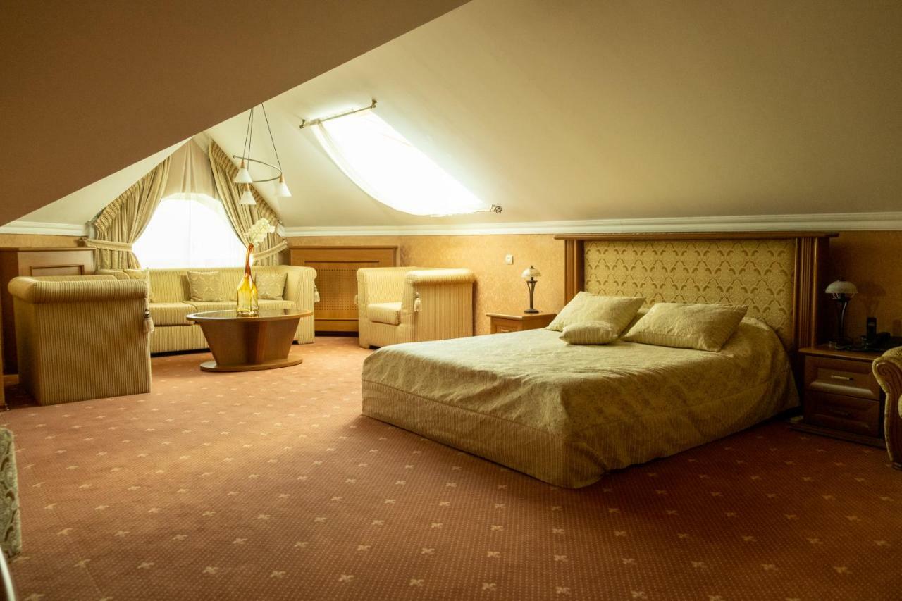 Diplomat Club Hotel Chişinău Esterno foto
