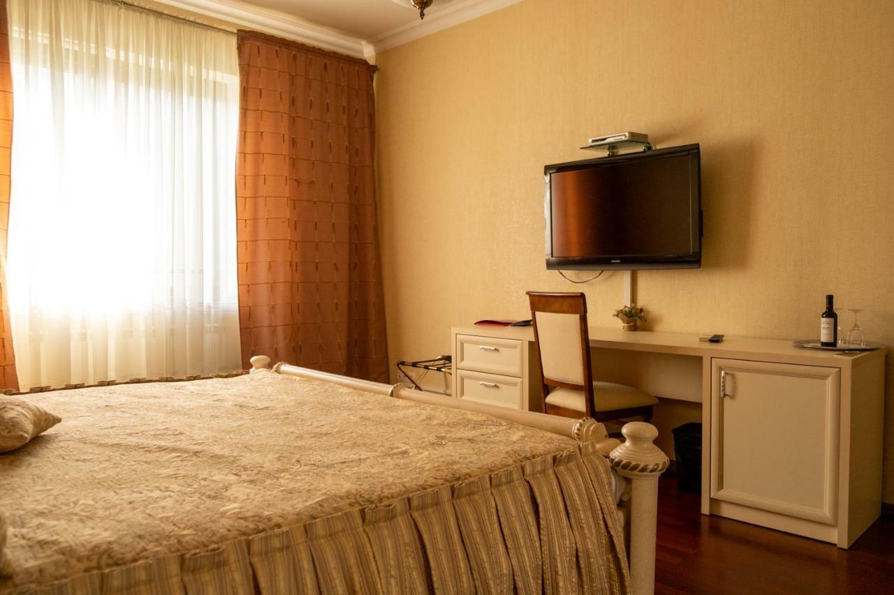 Diplomat Club Hotel Chişinău Esterno foto