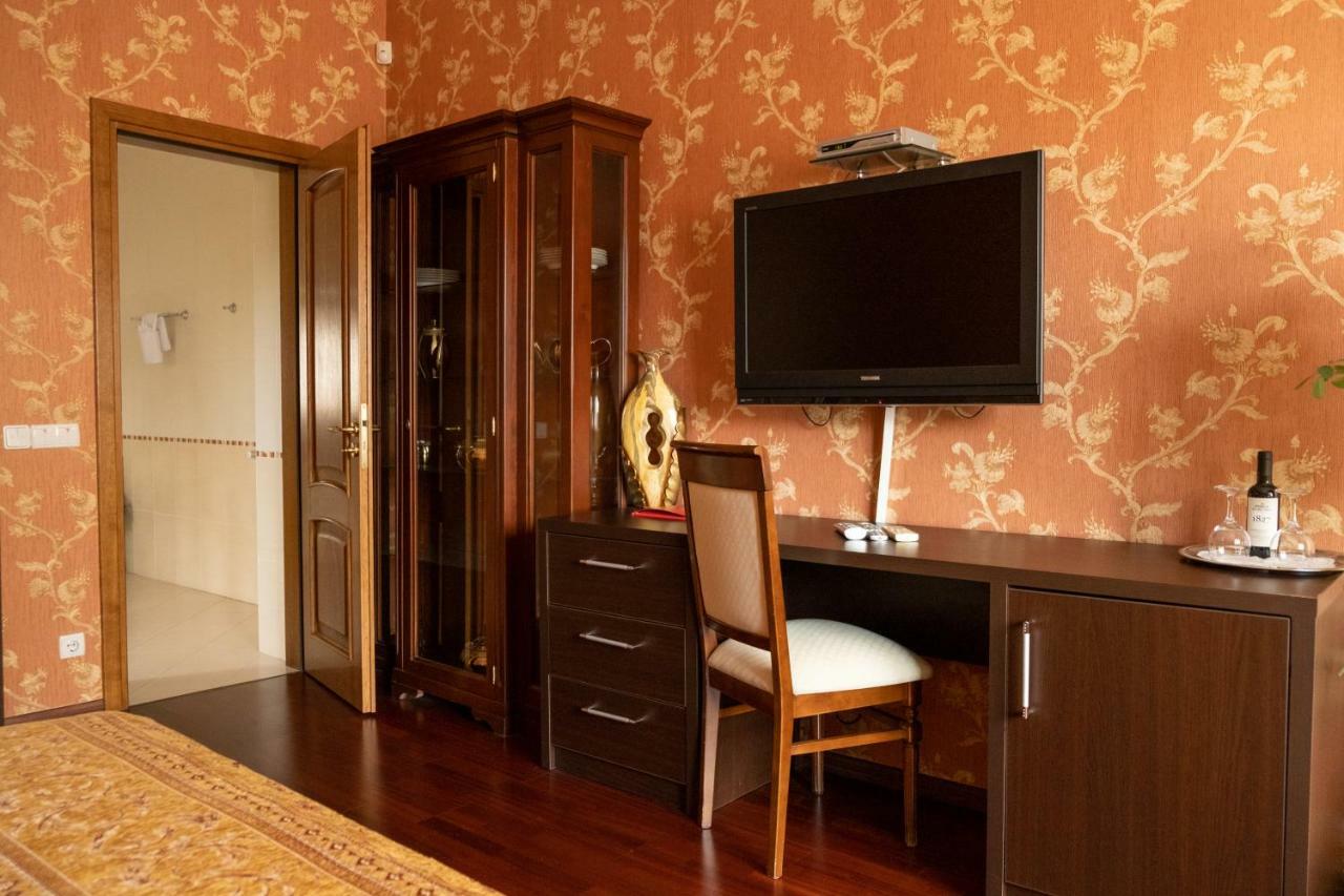 Diplomat Club Hotel Chişinău Esterno foto