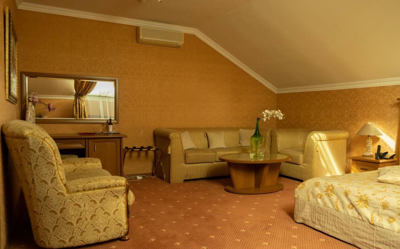 Diplomat Club Hotel Chişinău Esterno foto