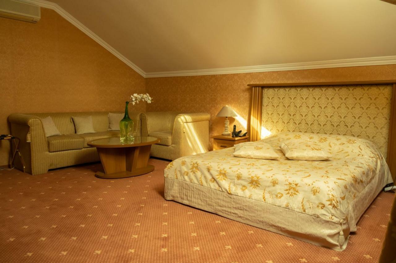 Diplomat Club Hotel Chişinău Esterno foto